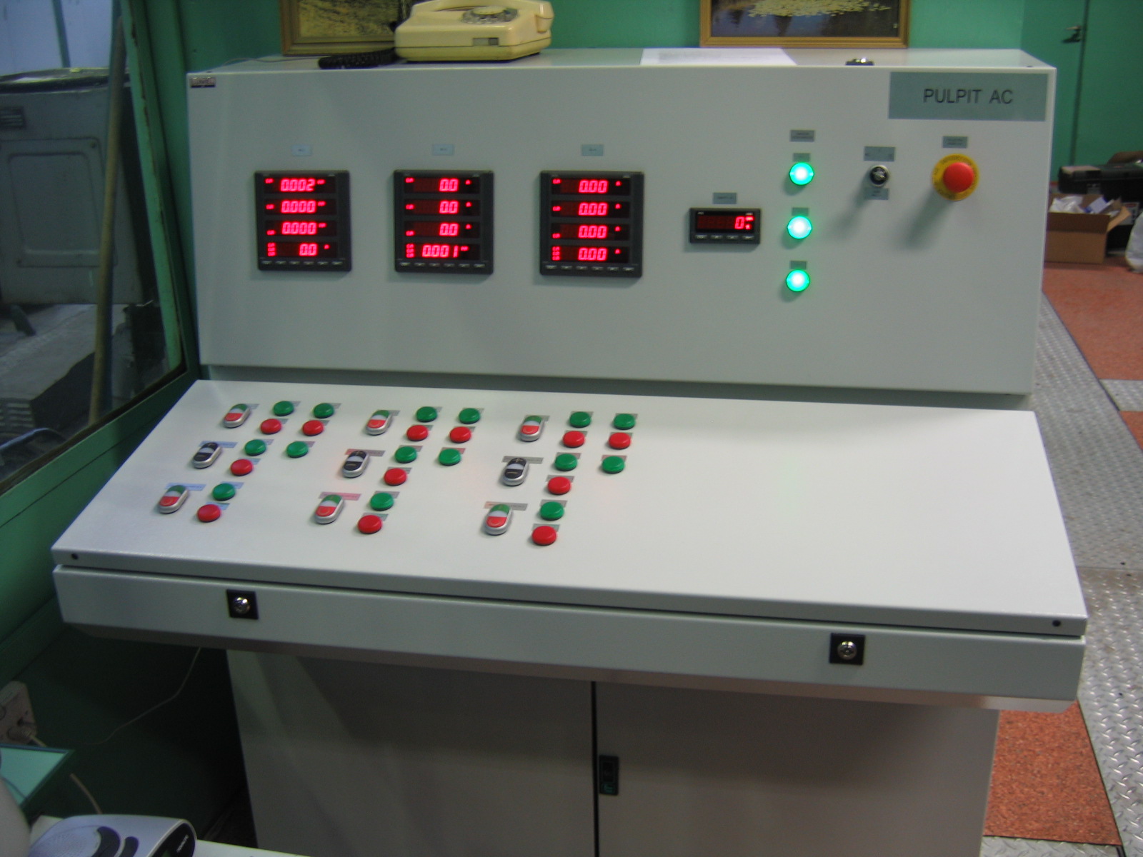 Laboratorytesting work stations Lumel